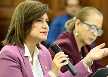 La vicepresidenta Karin Herrera, durante la Tercera Reunión Ordinaria de Desarrollo Social. /Foto: Álvaro Interiano