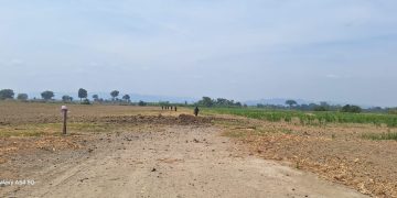 Para garantizar la inhabilitación de las pistas, se utilizaron explosivos que generaron cráteres sobre la superficie de rodadura. / Foto: Ejército