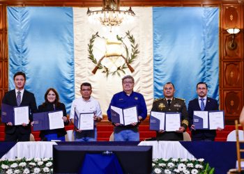 Palacio Nacional fue escenario de un compromiso conjunto por el resguardo del espacio aéreo nacional. / Foto: Alex Jacinto