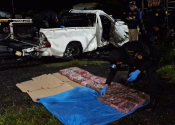 Aseguran cargamento de cocaína que era trasladado en un picop. / Foto: PNC.