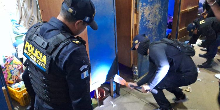 Requisas también llegan a la cárcel de Chimaltenango. / Foto: PNC.