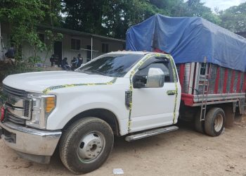 La unidad presentaba modificaciones de blindaje artesanal en toda su estructura. / Foto: PNC.