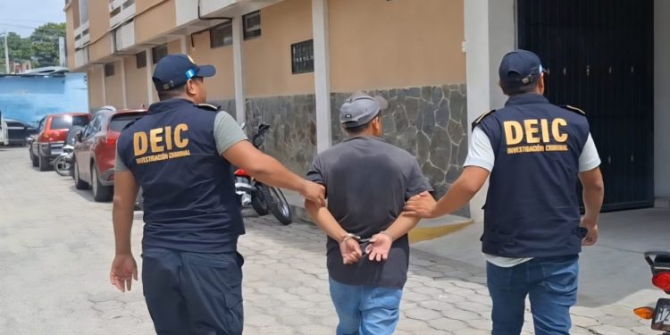 El detenido fue identificado como Manuel “N”, de 36 años. / Foto: PNC.