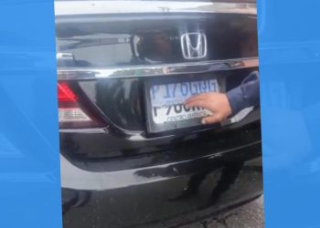 Dispositivo permitía alternar entre tres placas distintas. / Foto: PNC.