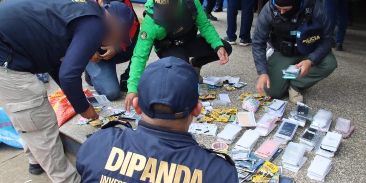 Requisa en centro carcelario Pavón. / Foto: PNC.