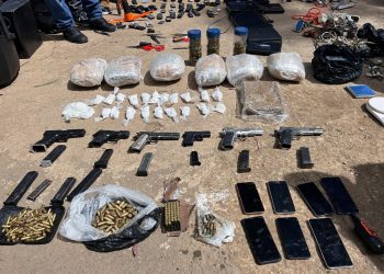 Durante la inspección se encontraron seis pistolas, de las cuales dos tenían reporte de robo. / Foto: PNC