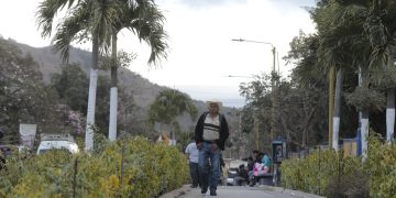 CNEE analiza retos actuales del suministro eléctrico en la región suroriente