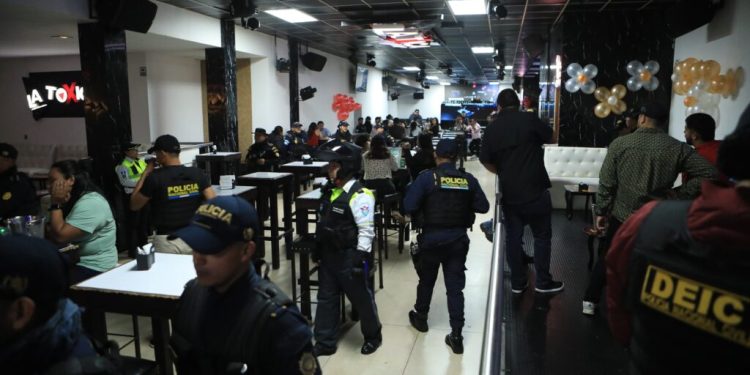 Autoridades clausuraron centros nocturnos tras operativos de inspección. (Foto: Mingob)