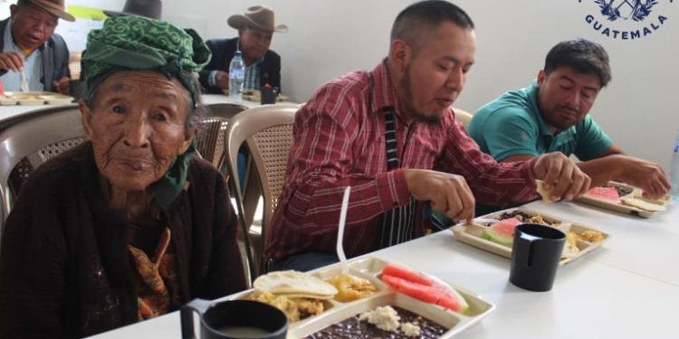 Garantizan el derecho a la alimentación en Santa Lucía La Reforma, Totonicapán