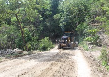 Arrancan los trabajos de mejoramiento de camino rural en San Juan Ermita