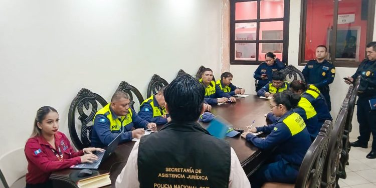 Capacitan a policía municipal de La Libertad para fortalecer seguridad local y atención ciudadana
