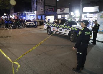 Senador y precandidato a la presidencia de Colombia fue atacado durante un mitin