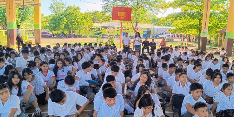 Feria de sensibilización en conmemoración del Día Mundial contra el Trabajo Infantil en Izabal