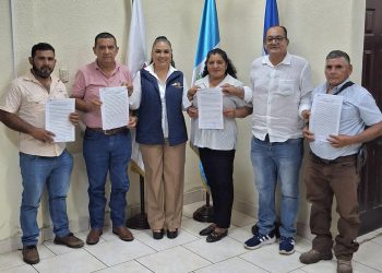 Suscriben convenio para el mejoramiento de camino rural en Pasaco, Jutiapa