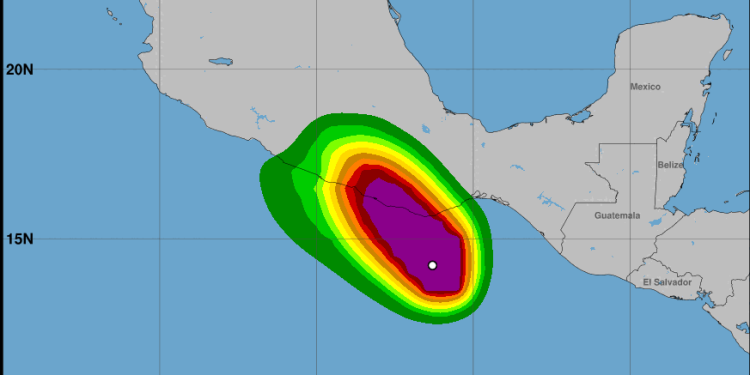 Huracán Erick alcanza la categoría 2. / Foto: NHC NOAA.