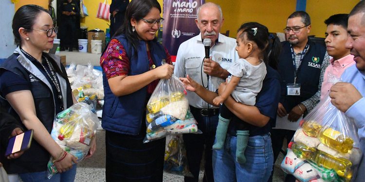Familias de San Gaspar Ixchil y Cuilco son beneficiadas con insumos alimenticios