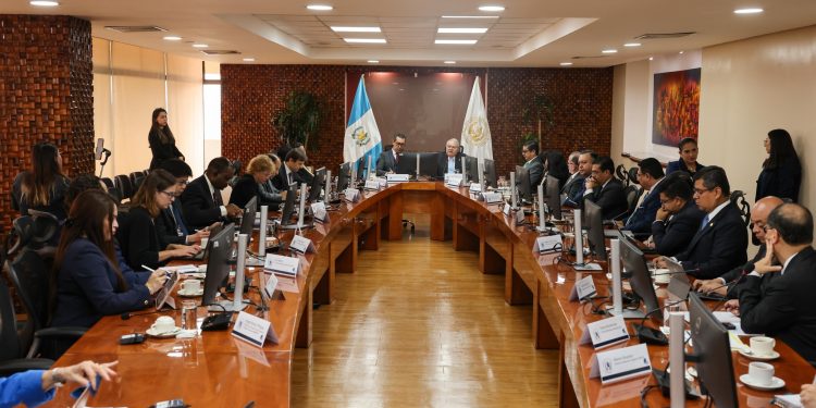 Reunión con la misión del FMI. / Foto: Minfin.