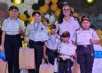 PNC fomenta valores cívicos con la niñez del Jutiapa