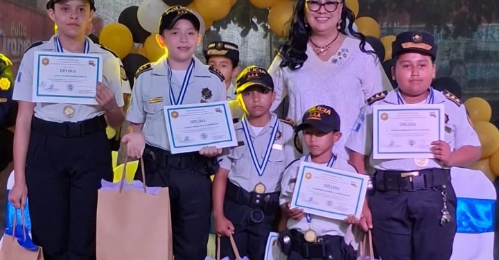 PNC fomenta valores cívicos con la niñez del Jutiapa