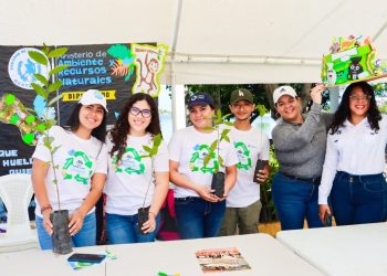 En Petén conmemoran el Día Mundial del Medio Ambiente con entrega simbólica de árboles