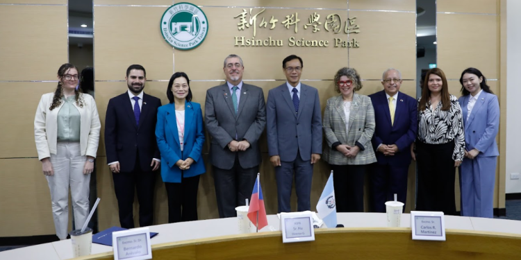 Presidente Arévalo destaca cooperación tecnológica por parte de la República de China (Taiwán). / Foto: Daniel Hernández.