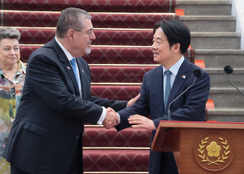 Presidente Arévalo junto al presidente de la República de China (Taiwán), Lai Ching-te. / Foto: Daniel Hernández.