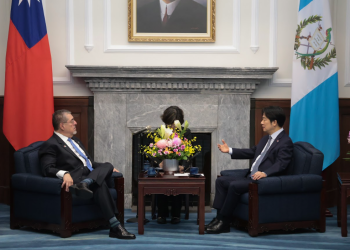 Presidente Bernardo Arévalo durante su reunión con su homólogo de la República de China (Taiwán), Lai Ching-te. / Foto: Daniel Hernández.