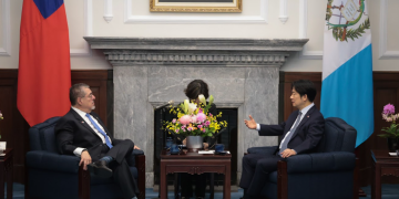 Presidente Bernardo Arévalo durante su reunión con su homólogo de la República de China (Taiwán), Lai Ching-te. / Foto: Daniel Hernández.