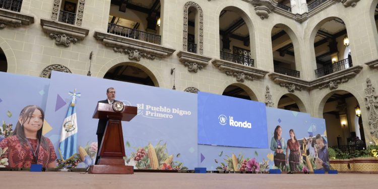 Presidente Arévalo: “No vamos a doblegarnos ante las amenazas de una minoría de maestros”