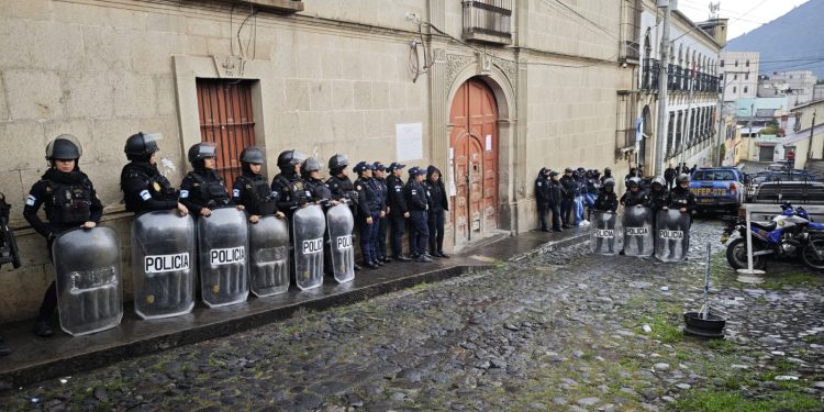 Requisa en Centro Preventivo para Mujeres de Quetzaltenango. / Foto: / PNC.