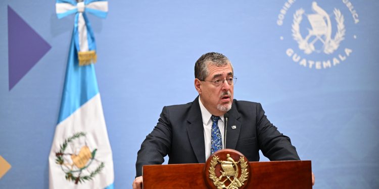 Presidente Bernardo Arévalo en conferencia de prensa.