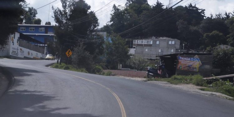 Supervisan avances de tramos clave para el desarrollo vial de Sololá