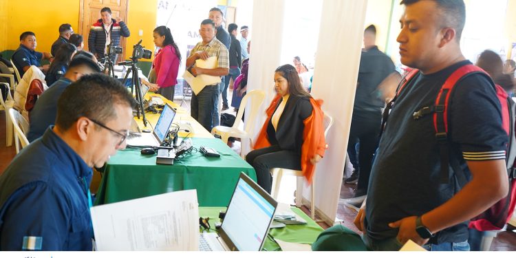 Avanza jornada móvil de servicios integrados en Purulhá, Baja Verapaz