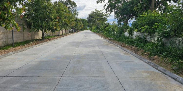 Calle El Espinalar en Monjas recibe segunda fase de mejoramiento con concreto hidráulico