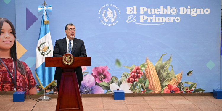 Presidente Bernardo Arévalo en La Ronda.