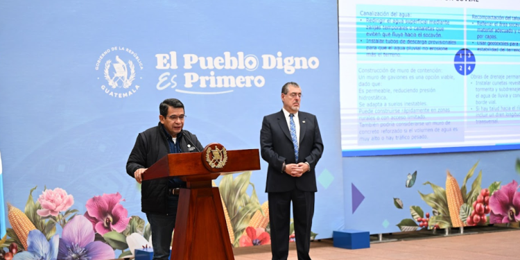 Ministro de Comunicaciones, Miguel Ángel Bobadilla