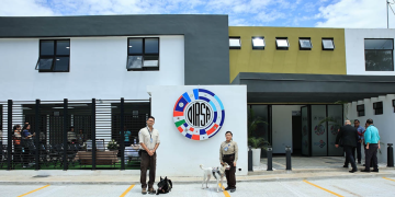 Se ha habilitado infraestructura que permite a los manejadores realizar labores administrativas, ingerir alimentos e incluso descansar durante turnos prolongados. / Foto: MAGA.