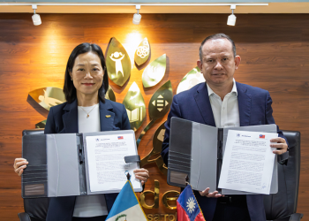 El Ministerio de Desarrollo Social firmó con la Embajada de China (Taiwán) la intención de donación de vehículos. (Foto: Mides)