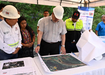 Presidente supervisó el diseño y ejecución de la ampliación de la CA-14 en Santa Cruz Verapaz./Foto: Álvaro Interiano.