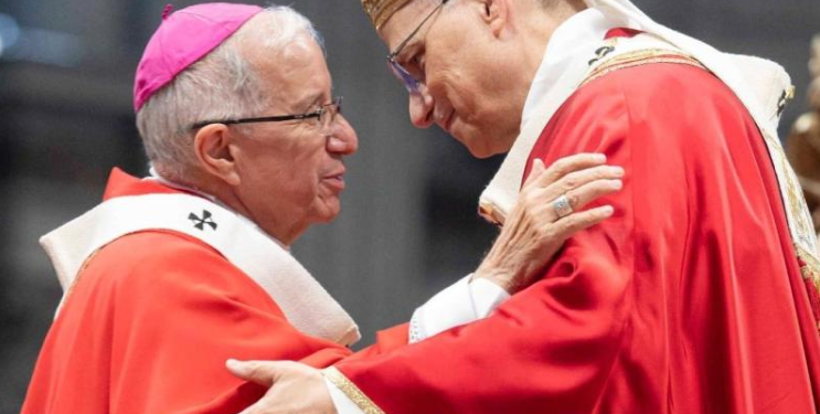 El Papa León XIV entregó el palio arzobispal a Monseñor Víctor Hugo Palma Paúl