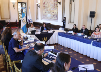 Vicepresidenta, Karin Herrera, presidió la reunión extraordinaria del Consejo Nacional de Ciencia y Tecnología. (Foto: Senacyt)