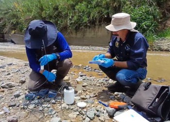 Personal técnico de AMSA realizó jornada de muestreo en Villa Nueva. / Foto: AMSA.