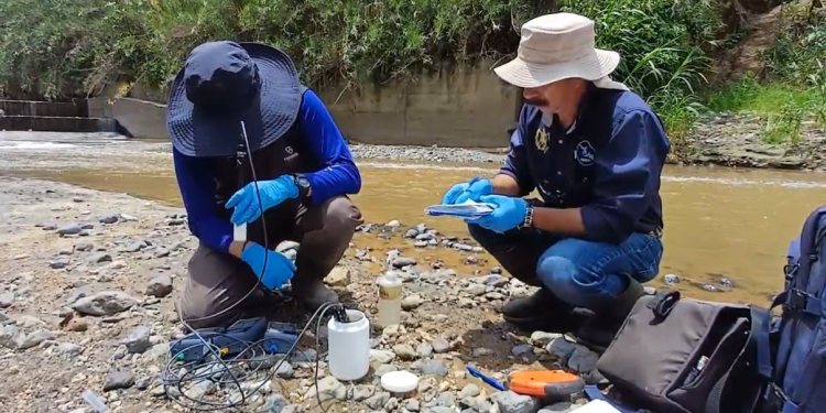 Personal técnico de AMSA realizó jornada de muestreo en Villa Nueva. / Foto: AMSA.