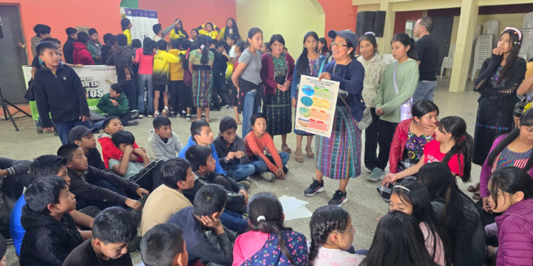 Feria Ambiental en Sololá reunió a más de 850 estudiantes para fortalecer la protección del Lago Atitlán. (Foto: AMSCLAE)