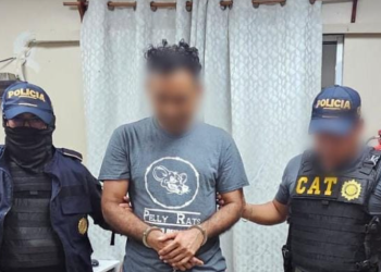 Dos peligrosos pandilleros salvadoreños fueron entregados a su país. / Foto: PNC