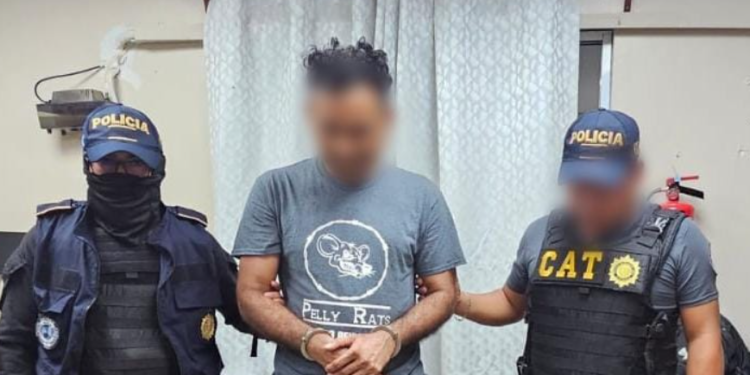 Dos peligrosos pandilleros salvadoreños fueron entregados a su país. / Foto: PNC