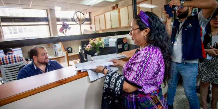 Viceministra Zapeta presenta querella para denunciar acto de discriminación./Foto: Mides.