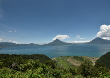 AMSCLAE descarta la presencia de cianobacteria en aguas del lago de Atitlán. (Foto: archivo SCSP)