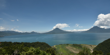 AMSCLAE descarta la presencia de cianobacteria en aguas del lago de Atitlán. (Foto: archivo SCSP)