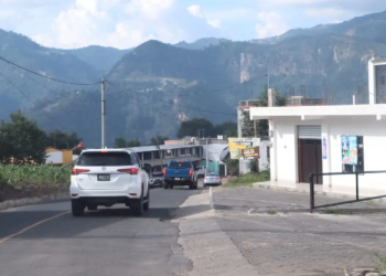 CIV supervisa tramos carreteros en Sololá. (Foto: CIV)